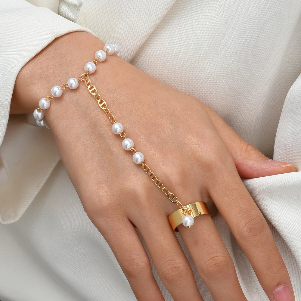 HeartLock Hand Harness – Gold Chain Ring Bracelet with Bold Elegance