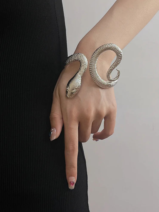 VenomLoop Snake Bracelet – Textured Gothic Bangle for Bold Souls