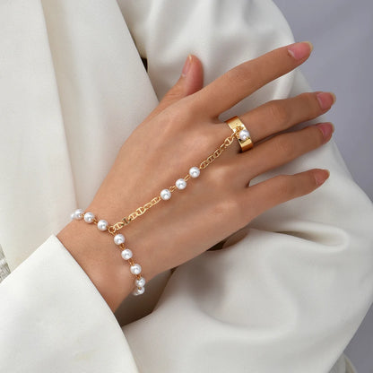 HeartLock Hand Harness – Gold Chain Ring Bracelet with Bold Elegance