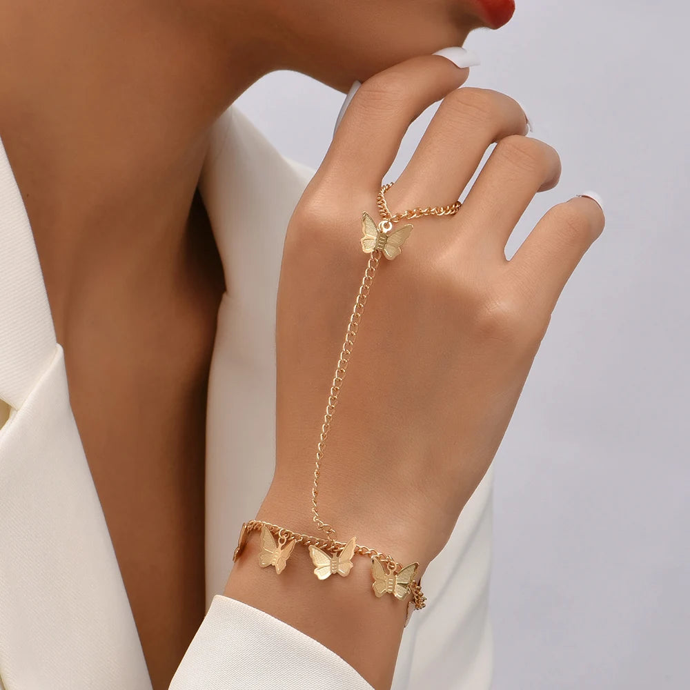 HeartLock Hand Harness – Gold Chain Ring Bracelet with Bold Elegance