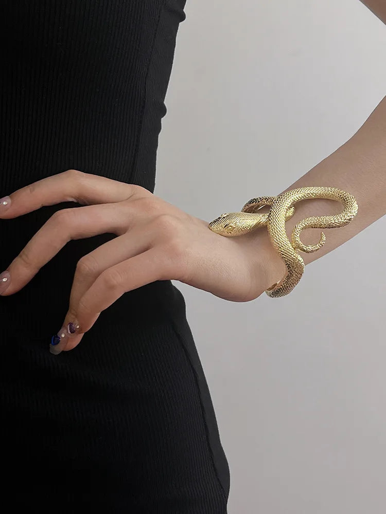VenomLoop Snake Bracelet – Textured Gothic Bangle for Bold Souls